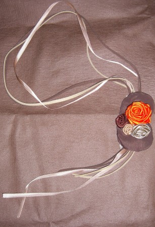 Colar de Flores de Cetim